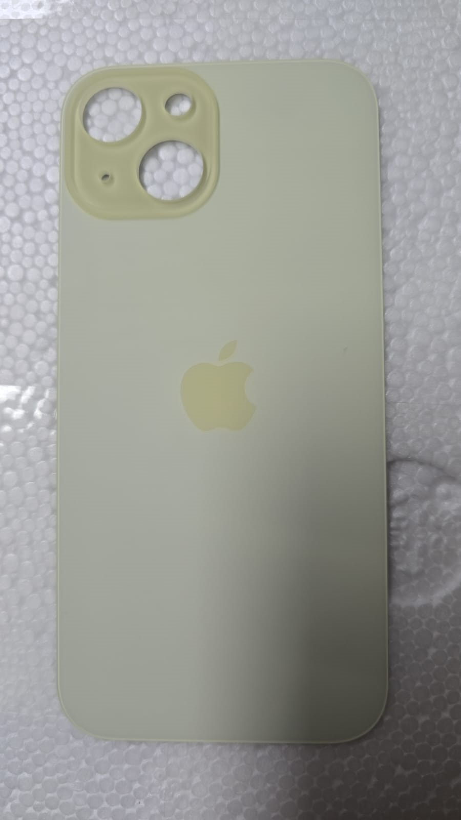 Tapa de Iphone 15 Amarillo big Hole