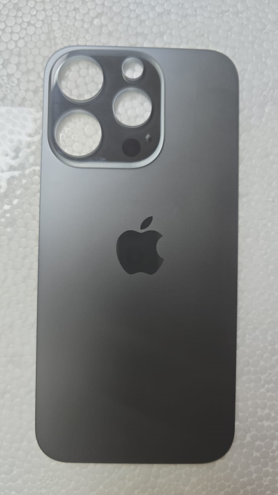 Tapa de Iphone 15 Pro Negro big Hole