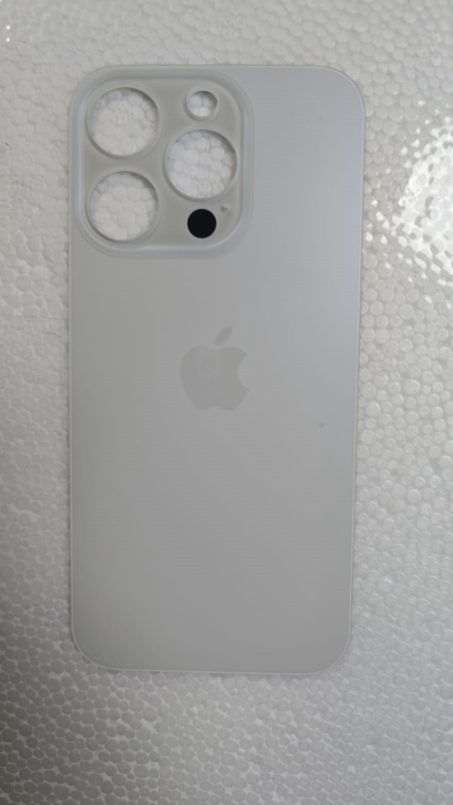 Tapa de Iphone 15 Pro Blanco big Hole