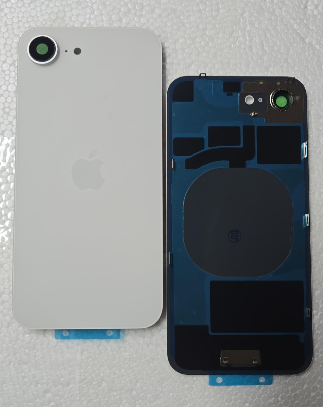 TAPA de IPHONE 16E Blanco con Anclajes