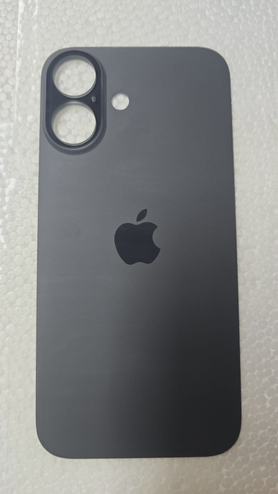 Tapa de Iphone 16 Negro big Hole