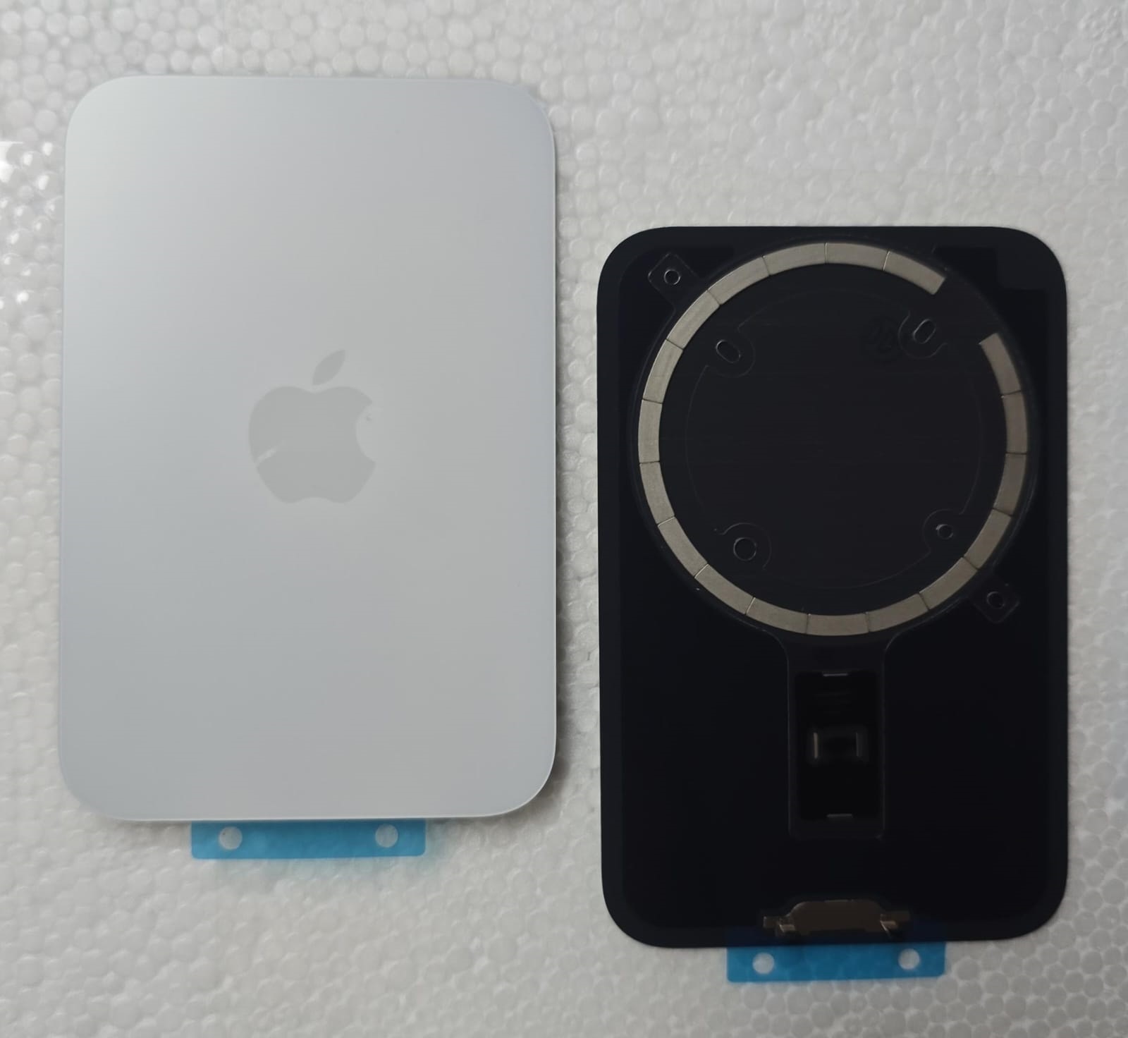 TAPA de IPHONE 17 PRO MAX Blanco Con ANCLAJES y MAGNETICO