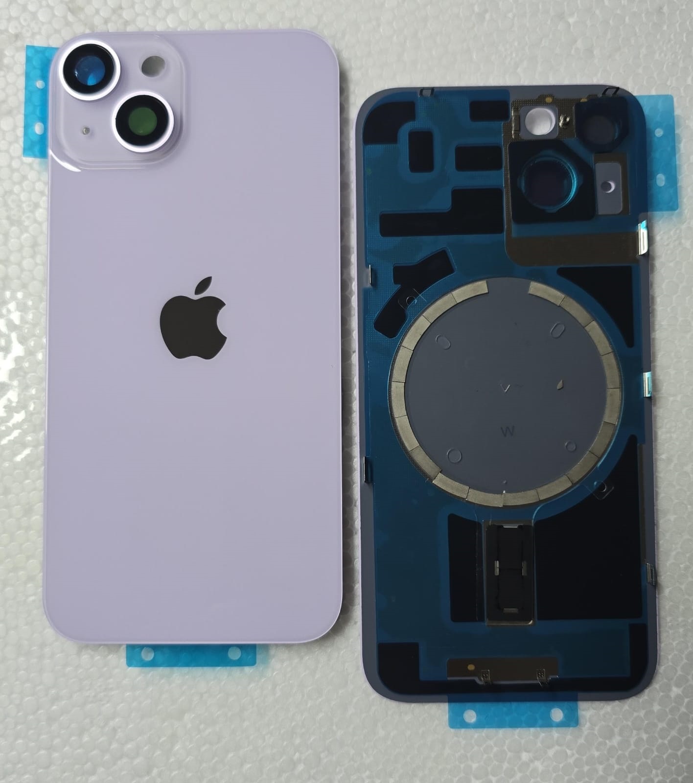 TAPA de IPHONE 14 Violeta con Anclajes